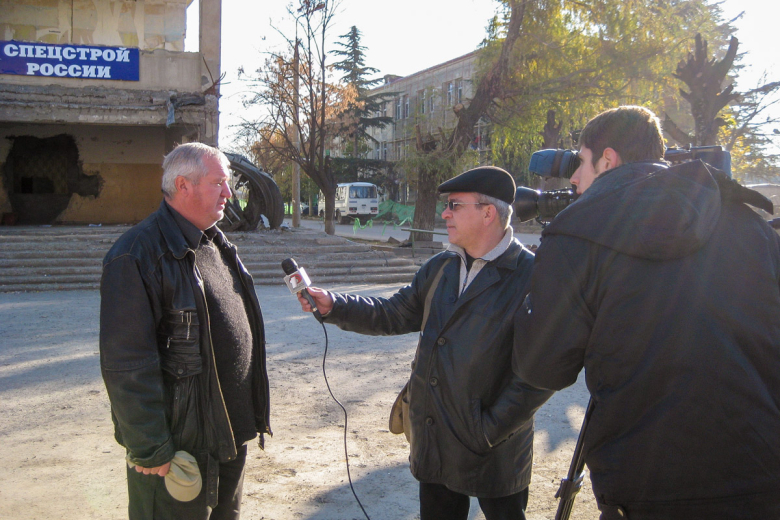 Анатолий Панин снимает сюжет в Южной Осетии