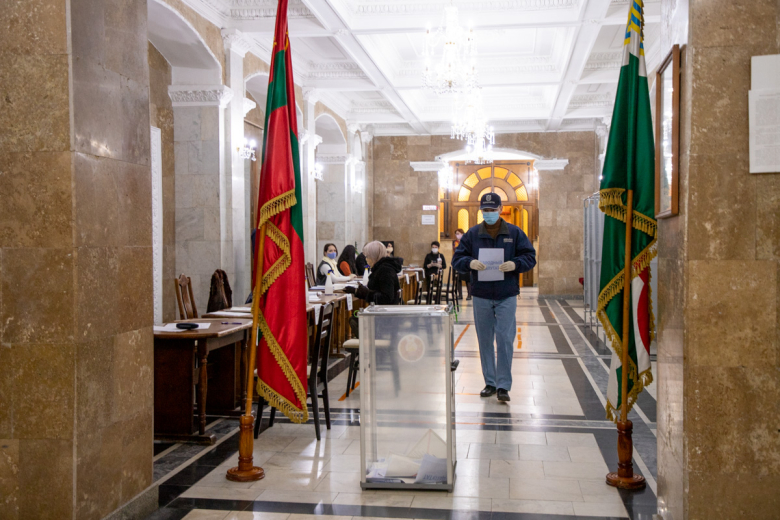 Избирательные участки открылись в 7.00