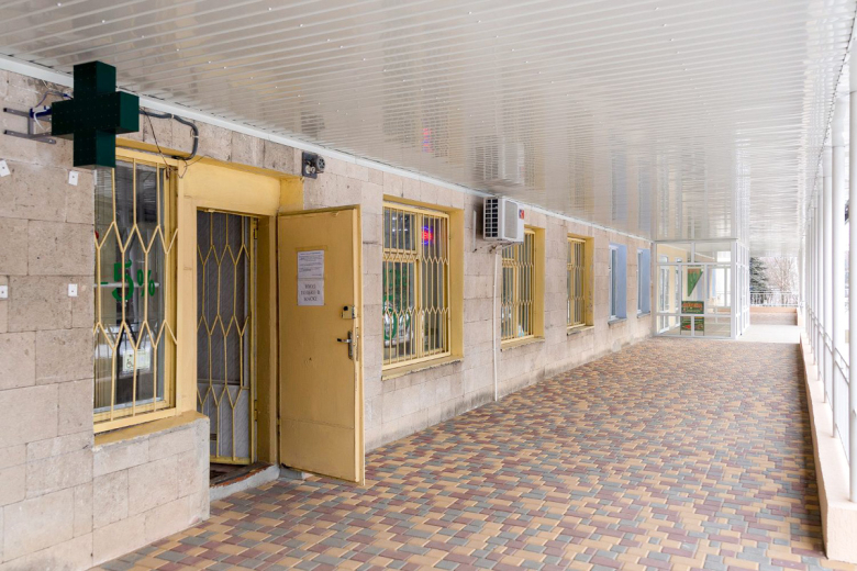 Районная поликлиника.