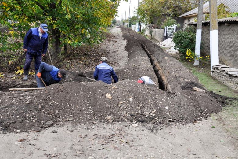 Прокладка водопровода в с.Слобода Рашково. 