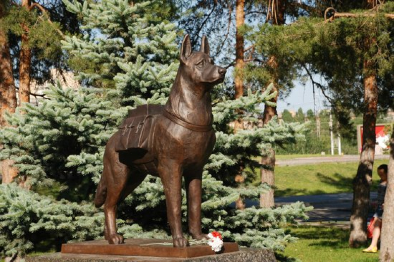 Мемориал «Истребителям фашистских танков» в Волгограде (Россия)